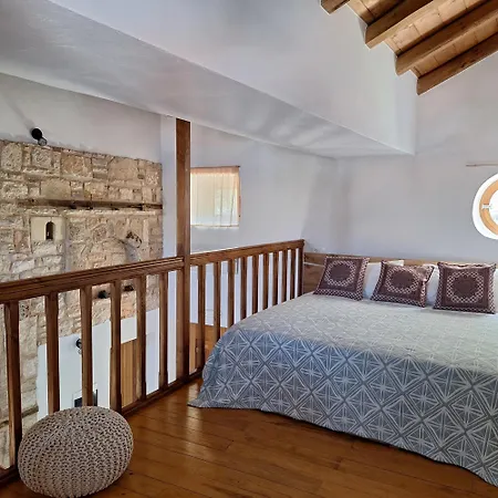 To Pefko - Mezzanines - Meyísti