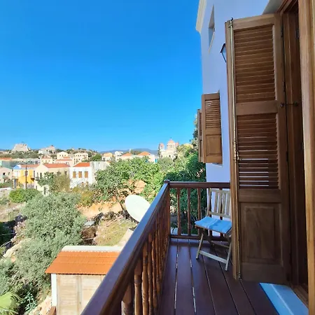 To Pefko - Mezzanines - Mejíszti