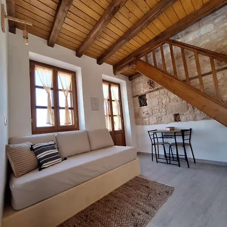 To Pefko - Mezzanines - Megisti