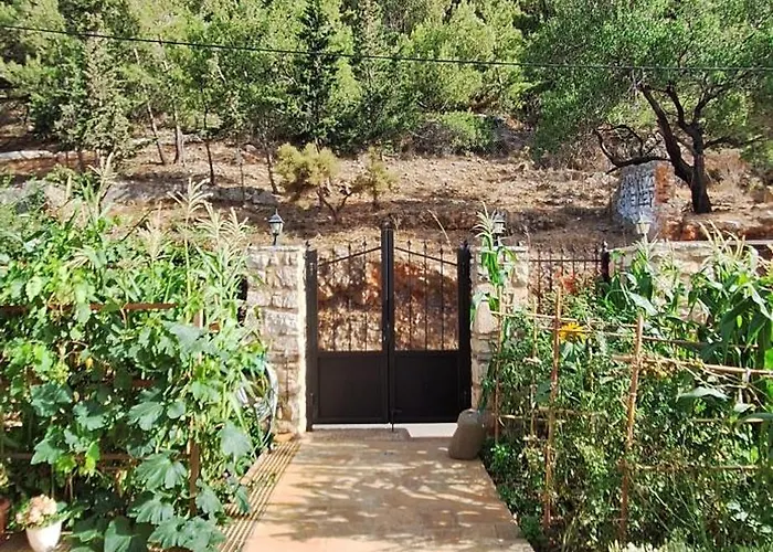 To Pefko - Mezzanines - * Mejíszti