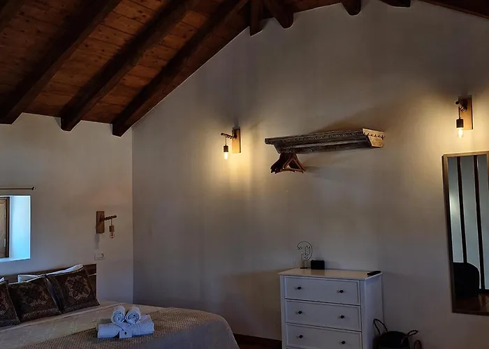 To Pefko - Mezzanines - Mejíszti