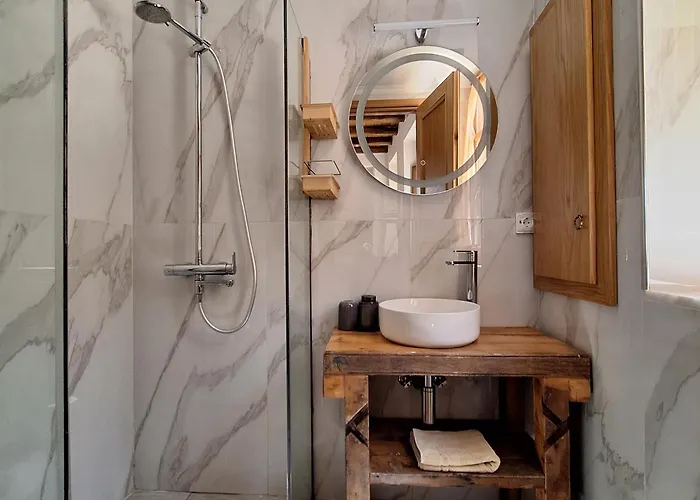 To Pefko - Mezzanines - Mejíszti