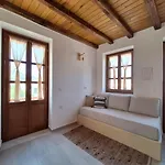 Lejlighed To Pefko - Mezzanines -