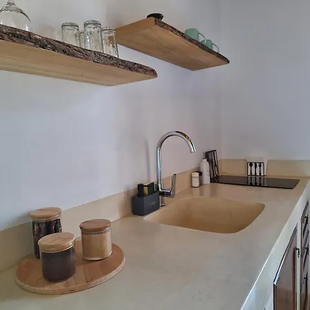 To Pefko - Mezzanines - Meyísti