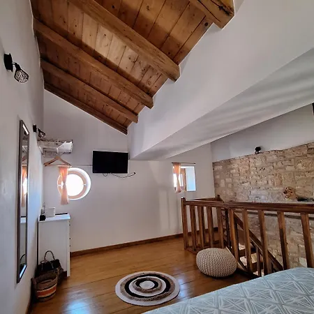 To Pefko - Mezzanines - Apartment Meyísti